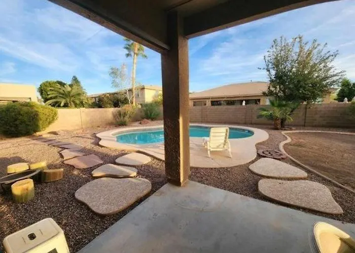 Cozy Latitude With Pool