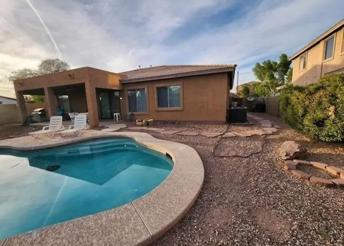Cozy Latitude With Pool *